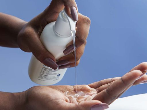 Tratamentos para rosácea: limpeza suave com Klaviê Clinical®