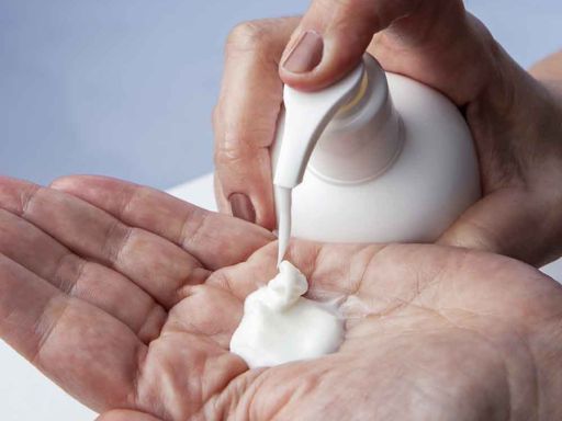 Cuidados complementares para pacientes com câncer de pele - Loção Hidratante Klaviê® Clinical TheraSkin®